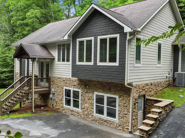 411 Pa Proffitt Rd, Gatlinburg, TN 37738