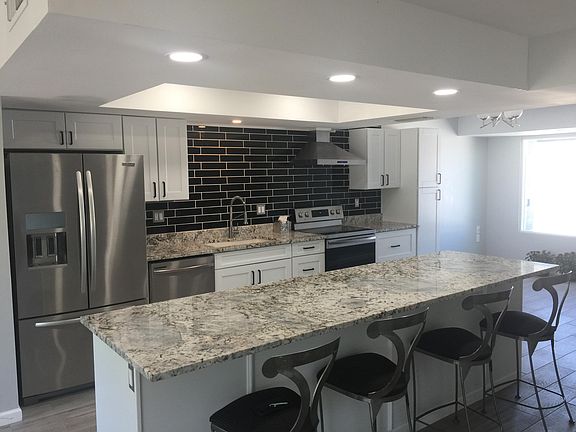 4th image of 9515 W Briarwood Cir