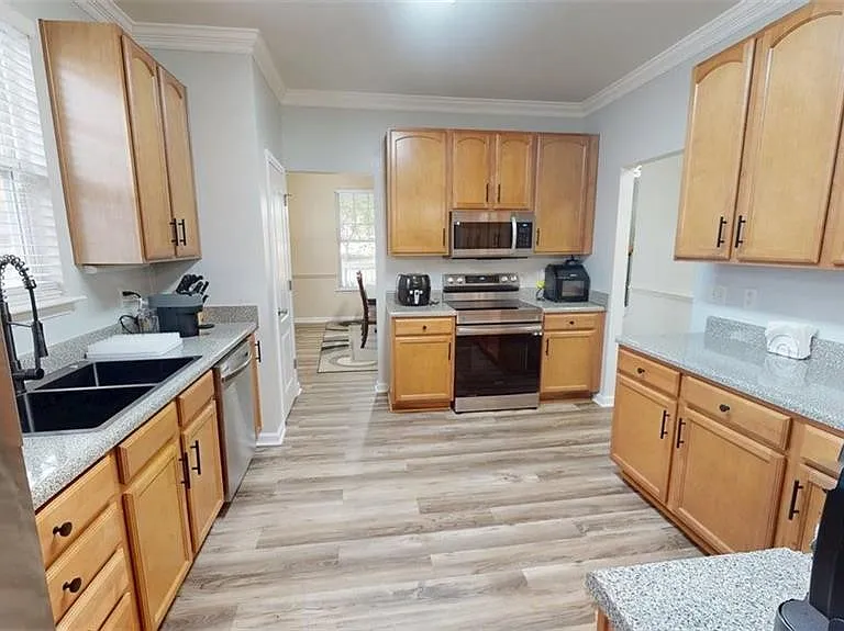 225 W Gilbert St — Photo 3