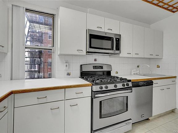 5th image of 245 Parkview Ave APT 2A