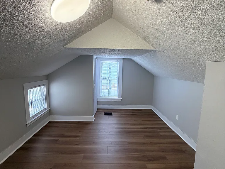 466 Main St — Photo 11