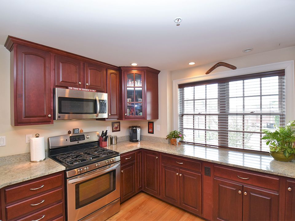 1st image of 6 Murray Ave #8