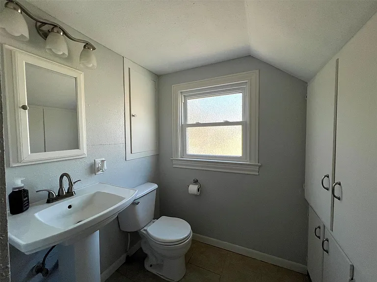 801 Avenue F — Photo 28
