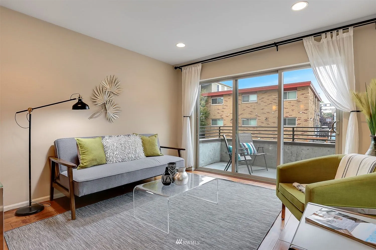 1 bed, 577 sqft, $2,240 — Photo 3