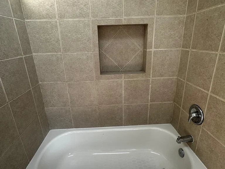 1131 W Cross St #3 — Photo 5