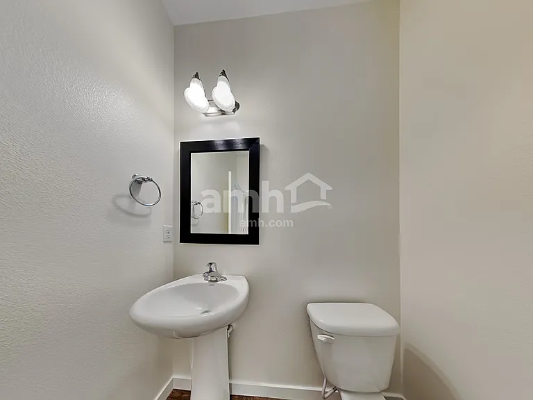 1013 NE 11th Way — Photo 10