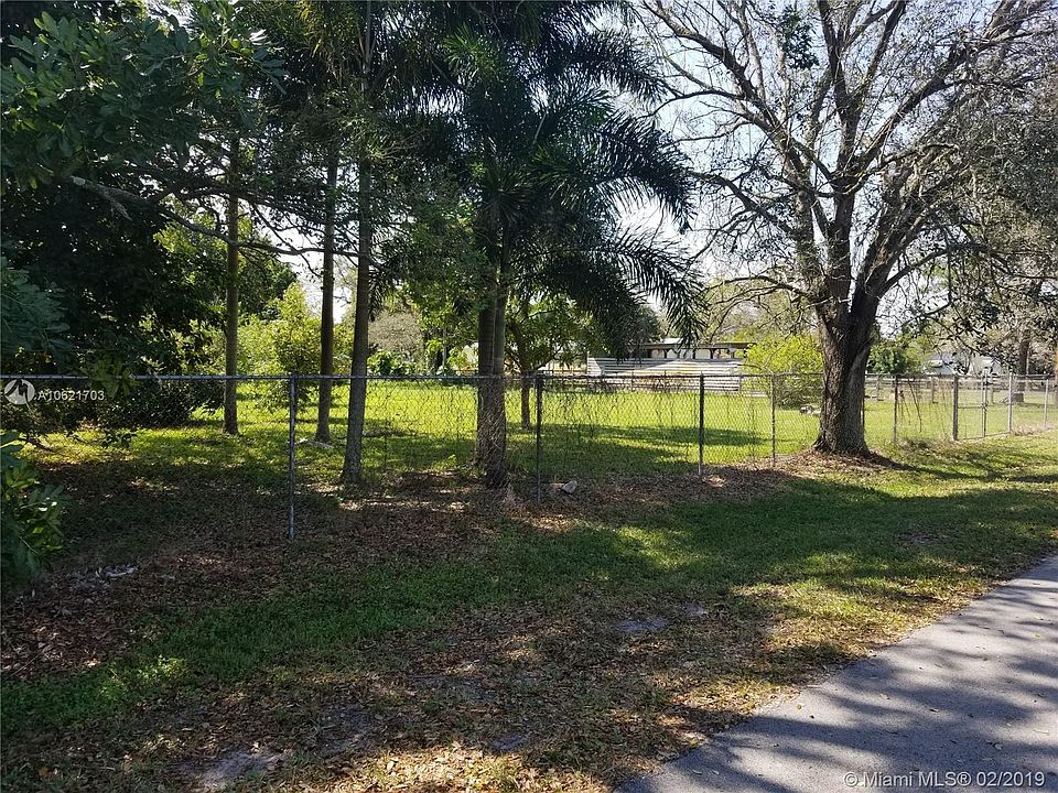 2nd image of 13850 SW 20th St