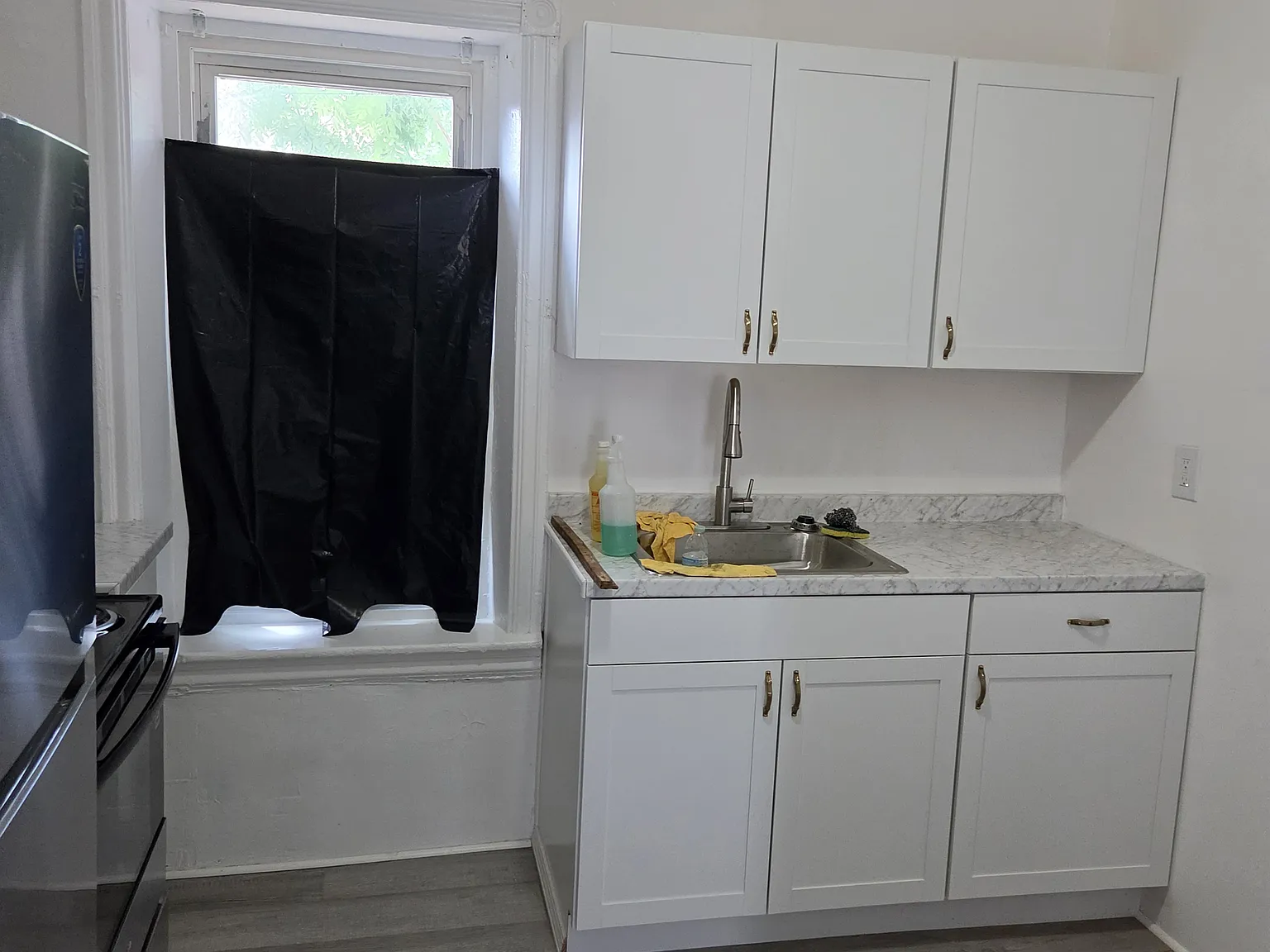 5 bed, 1.5 bath, 4120 sqft, $1,800 — Photo 2