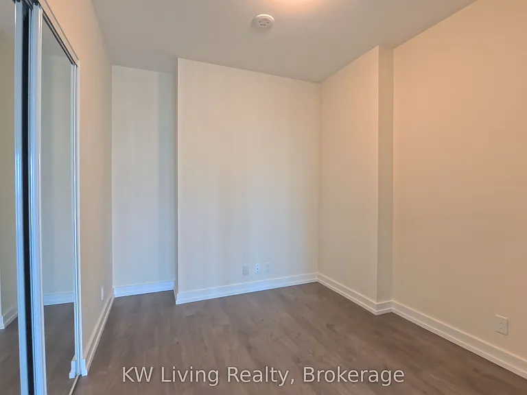 75 James St S #904 — Photo 13