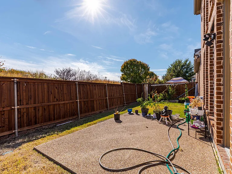2555 Hannah Cir — Photo 31