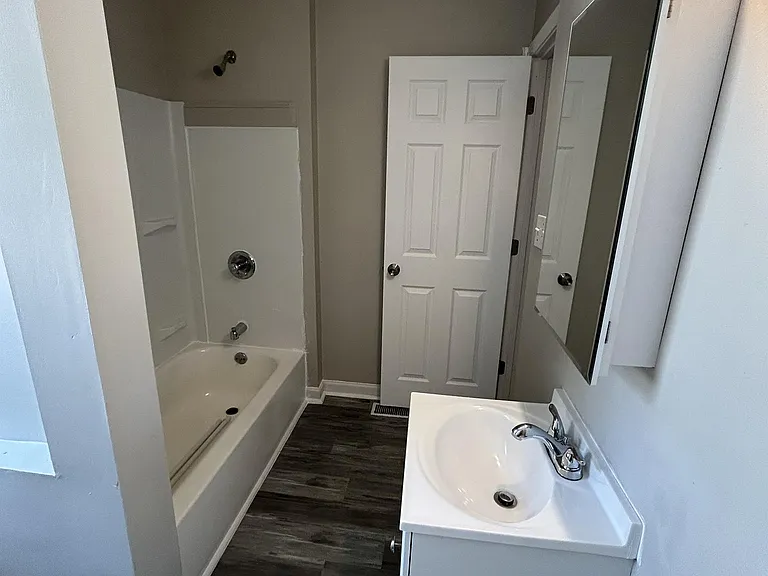 3204 West 73rd Street - Downstairs — Photo 19