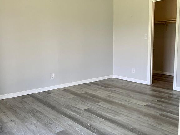 4th image of 724 Palm Springs Cir