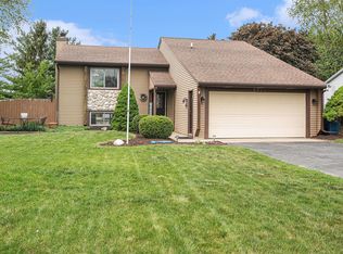 2555 Olde Farm Dr, Jenison, MI 49428