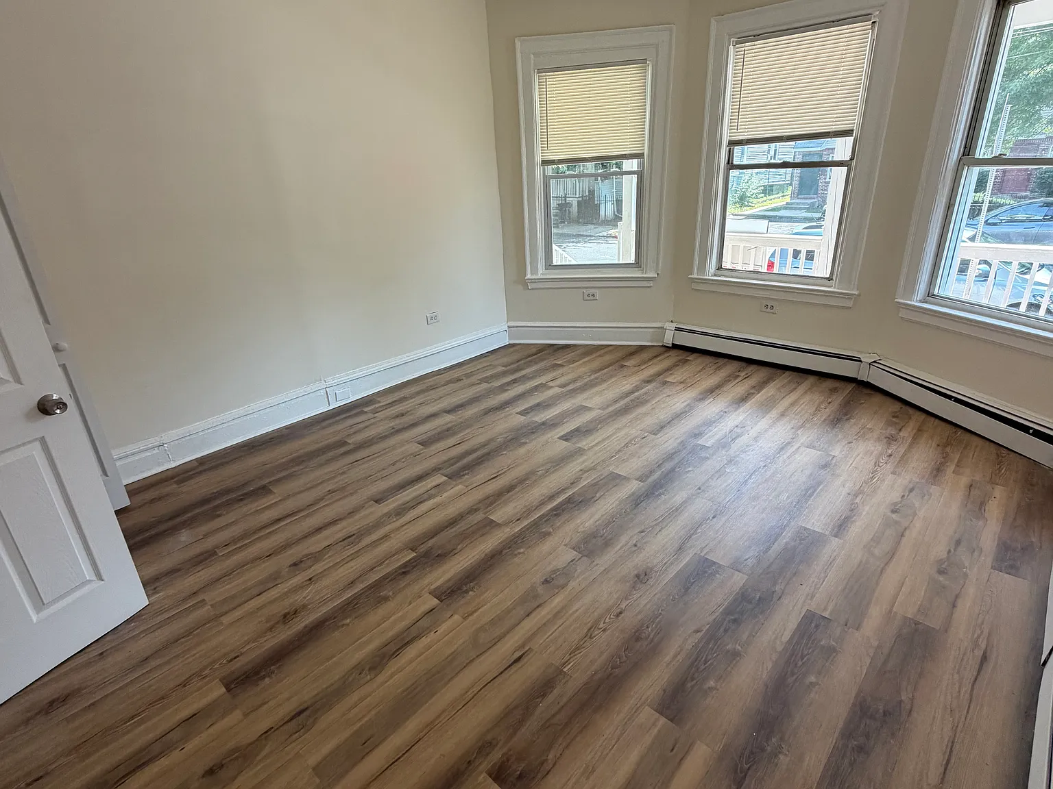 3 bed, 1250 sqft, $2,400 — Photo 2