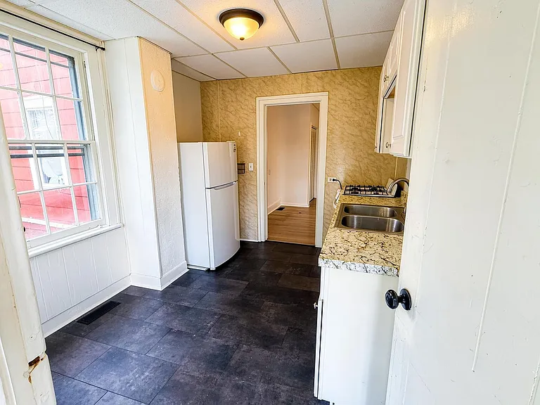 220 Wall St — Photo 5