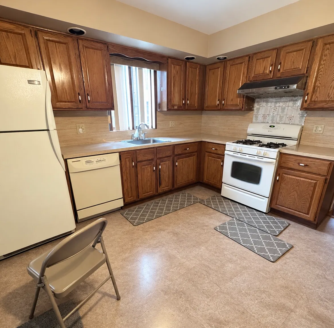 3 bed, 1380 sqft, $3,500 — Photo 2