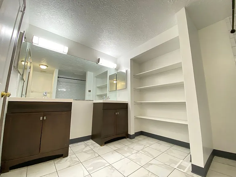 1669 Summit St #1675 — Photo 16