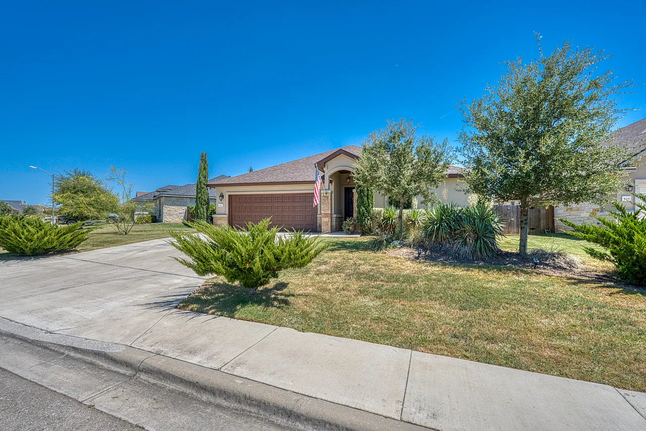 3 bed, 1820 sqft, $2,500 — Photo 4