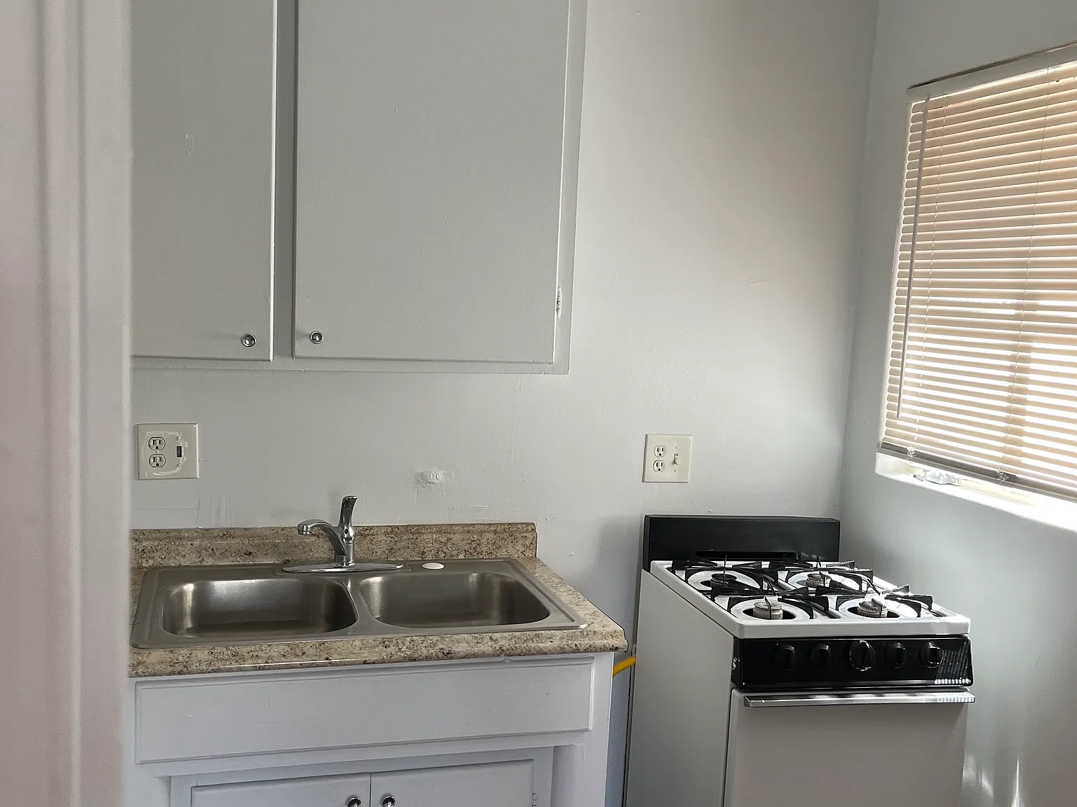 Just - Renovated Spruce Park 1 Bedroom APT. - Just 3 Blocks to UNM — Photo 1