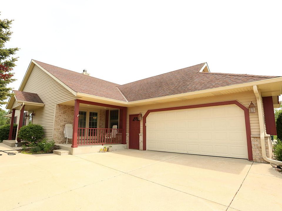 1st image of W155N6594 Blue Heron Dr