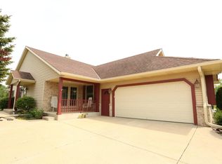 W155N6594 Blue Heron Dr, Menomonee Falls, WI 53051