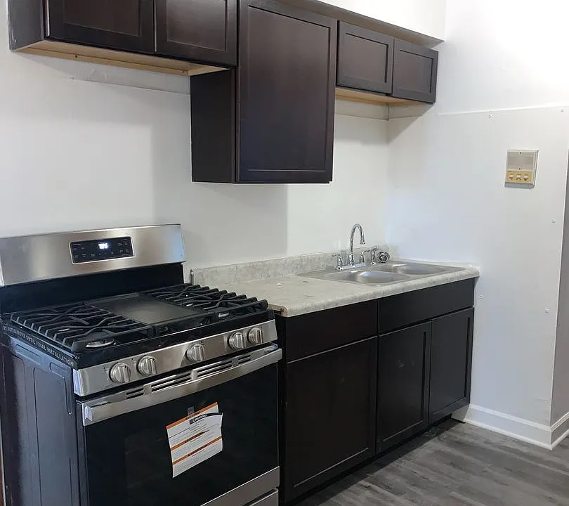 2900-04 N Laramie Avenue W George St #5200-06