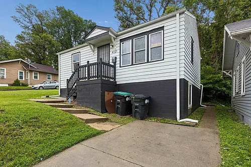 4121 Spencer St Photo 1