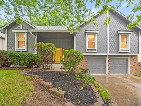 1012 SE 6th Ter, Lees Summit, MO 64063