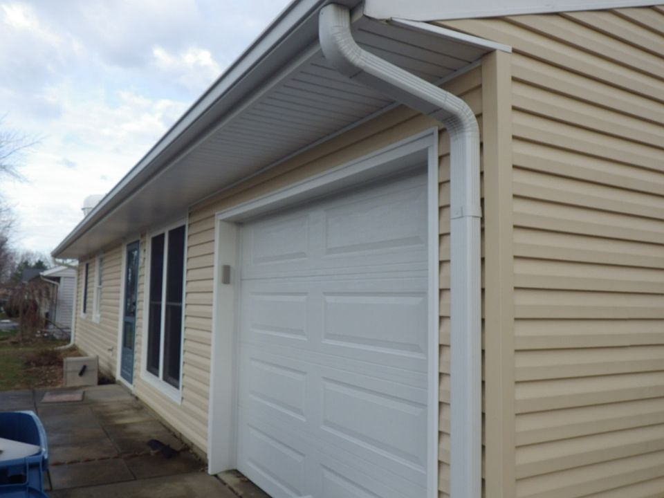 2nd image of 829 Mitchell Dr