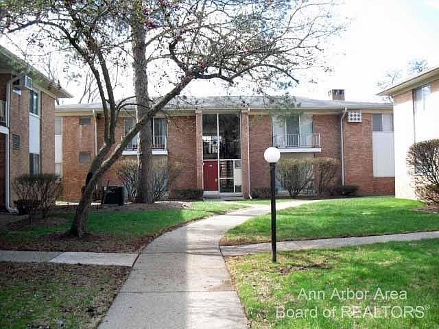 1st image of 1205 Island Dr APT 202