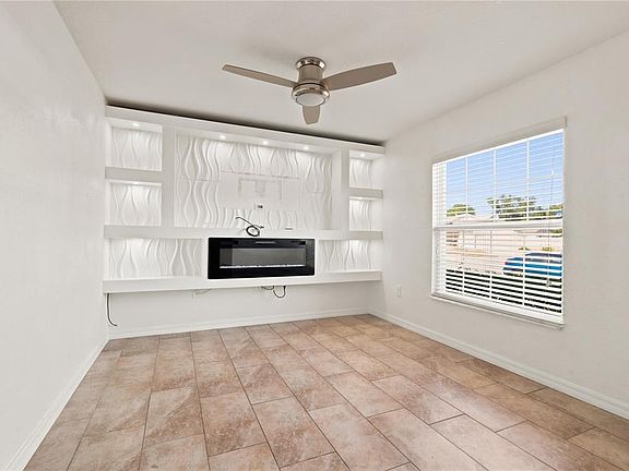 5th image of 650 Hidden Lakes Ct