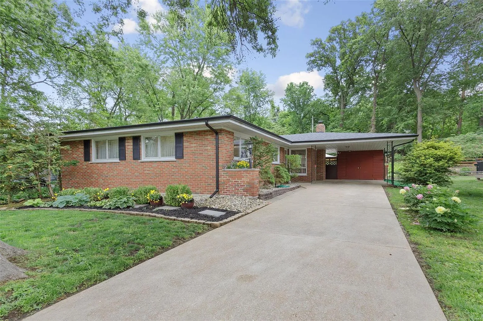 70 Gocke Pl photo 1