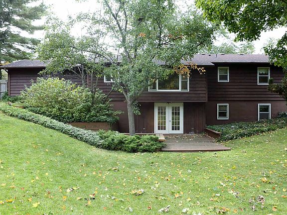 3rd image of 2473 Saratoga Dr NE
