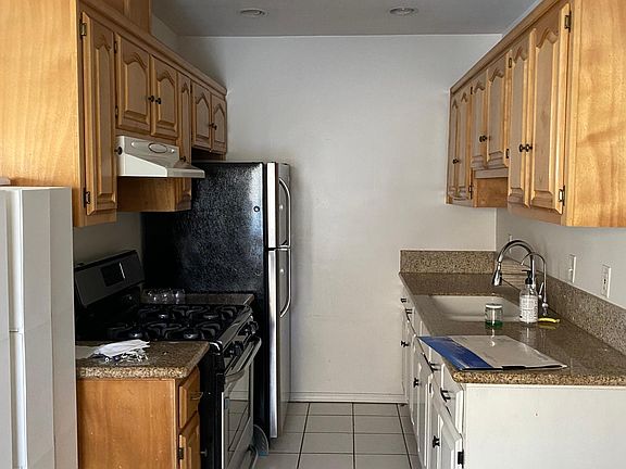 5th image of 605 Venezia Ave