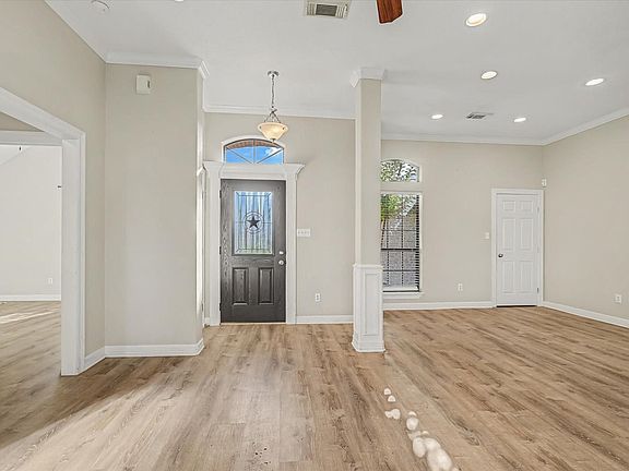 5th image of 1015 Cardinal Dr