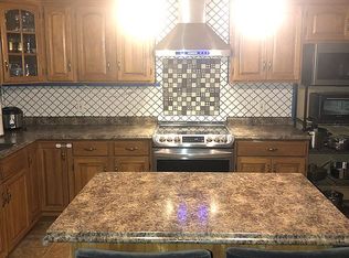 102 Summer House Ln, York, PA 17408