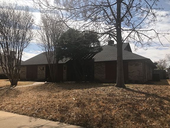 3rd image of 928 E Berkeley Dr