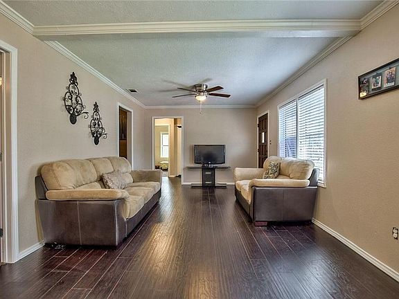 5th image of 2116 Camden Dr