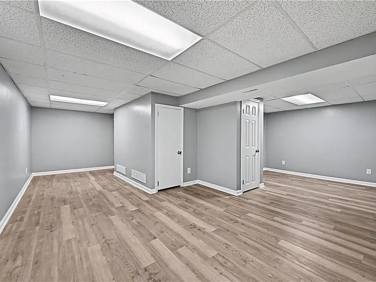 5215 NE 60th Ter — Photo 18