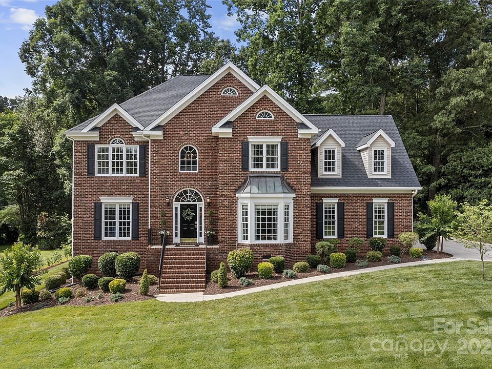 1st image of 272 Castles Gate Dr