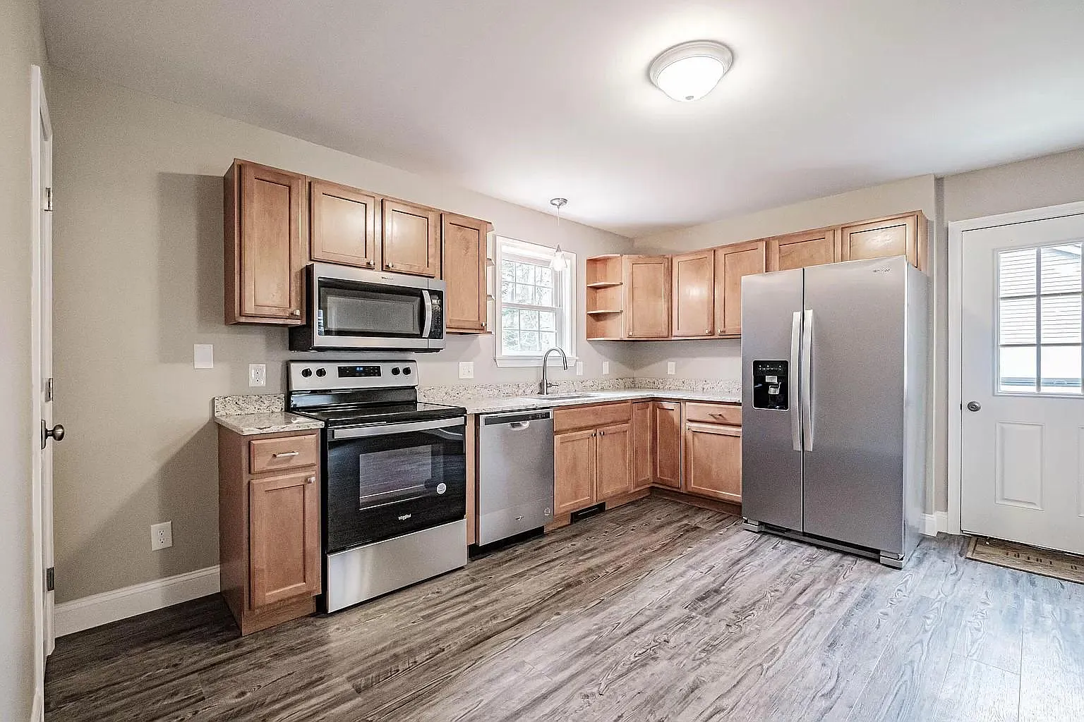 3 bed, 1400 sqft, $2,900 — Photo 4