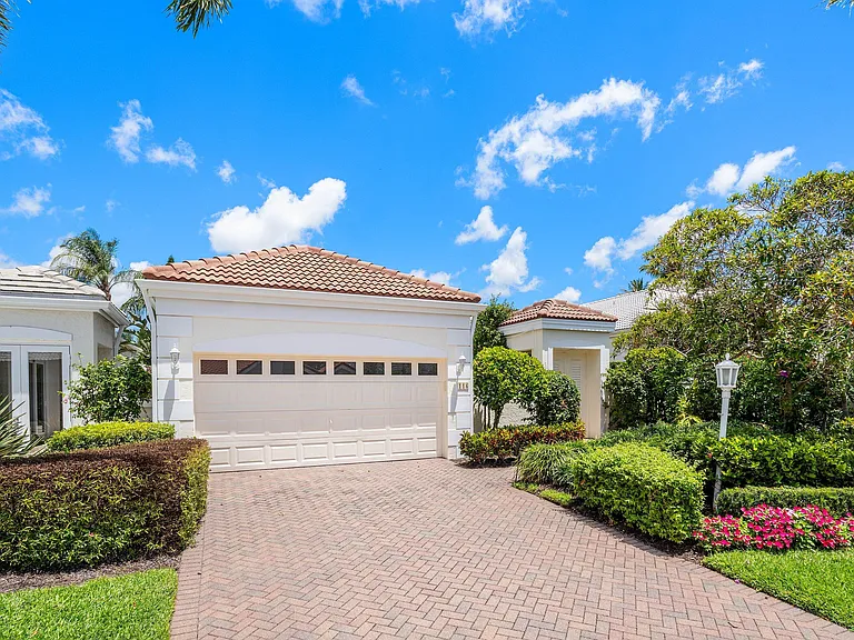 116 Coral Cay Dr — Photo 1
