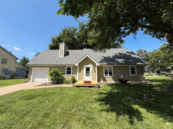 3314 Valleywood Dr, Manhattan, KS 66502