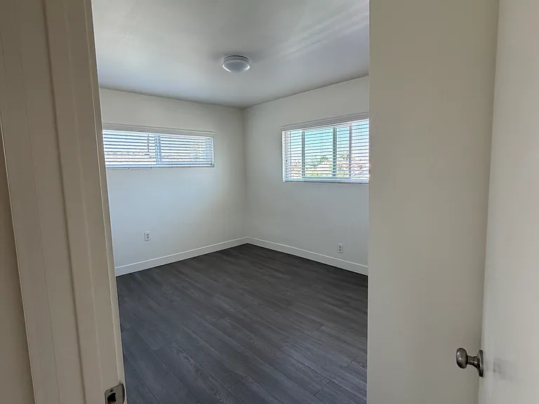 1016 E Harding St — Photo 15