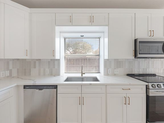 5th image of 11573 Chaucer Dr