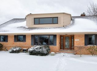 24150 Wimbledon Rd, Shaker Heights, OH 44122