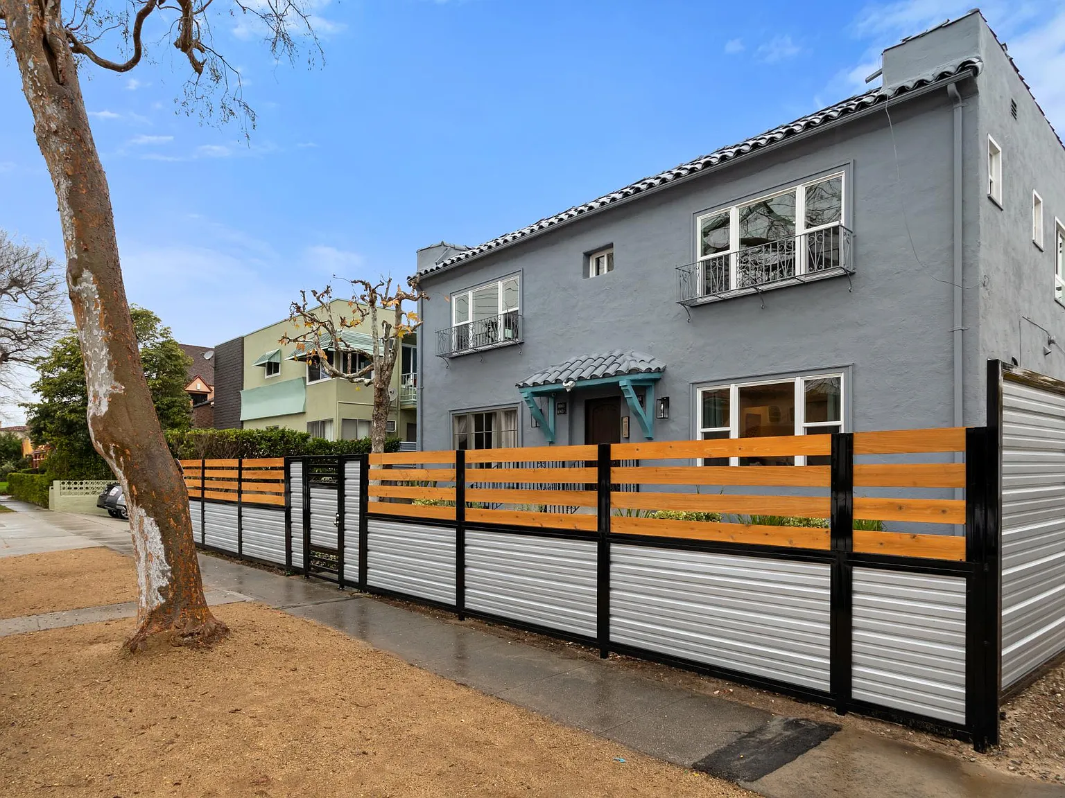 6063 1/2 Saturn St — Photo 2