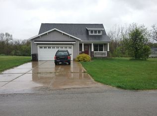 11 Manitou Rd, Manitou Beach, MI 49253