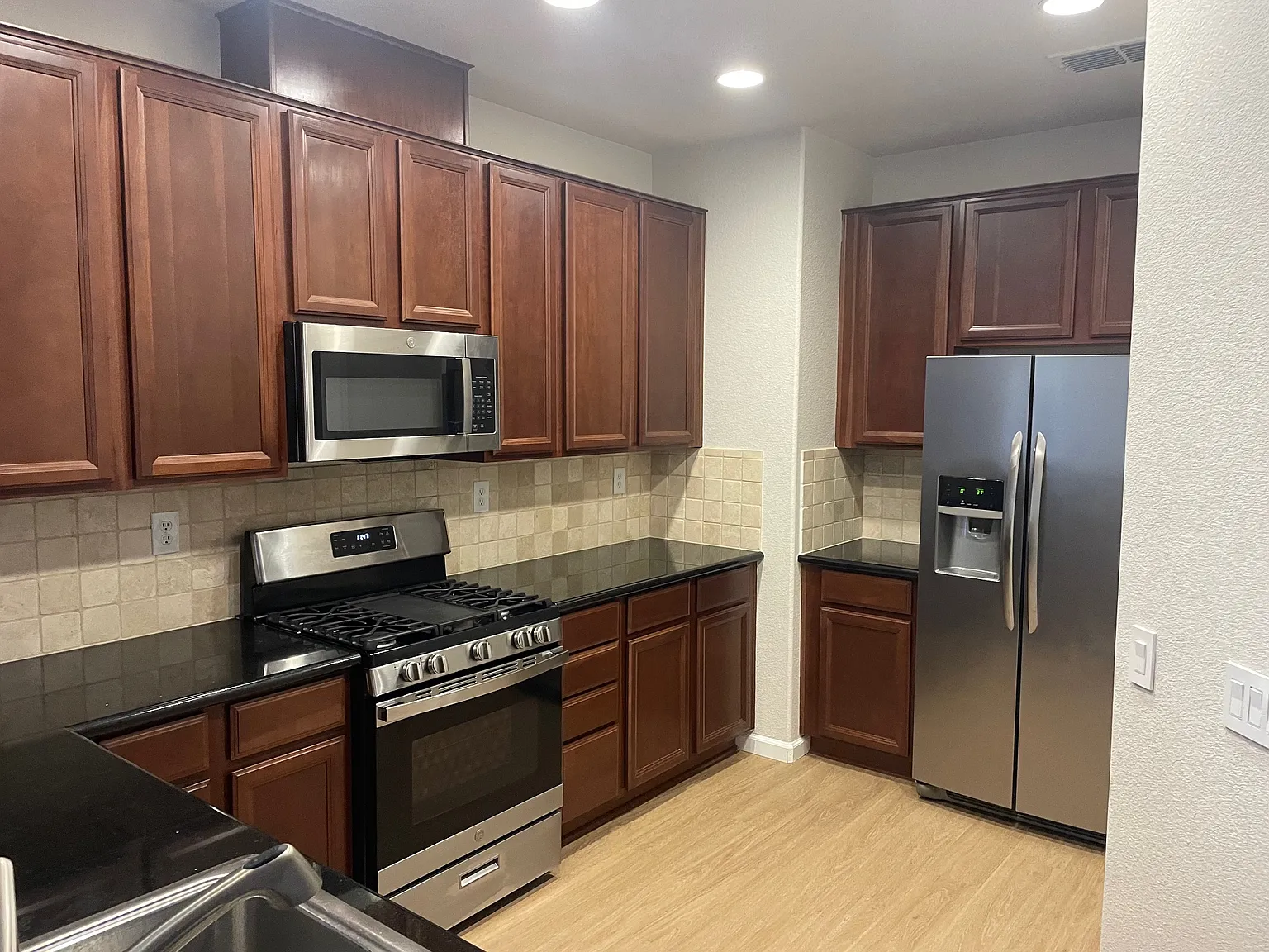 3 bed, 1751 sqft, $2,650 — Photo 2
