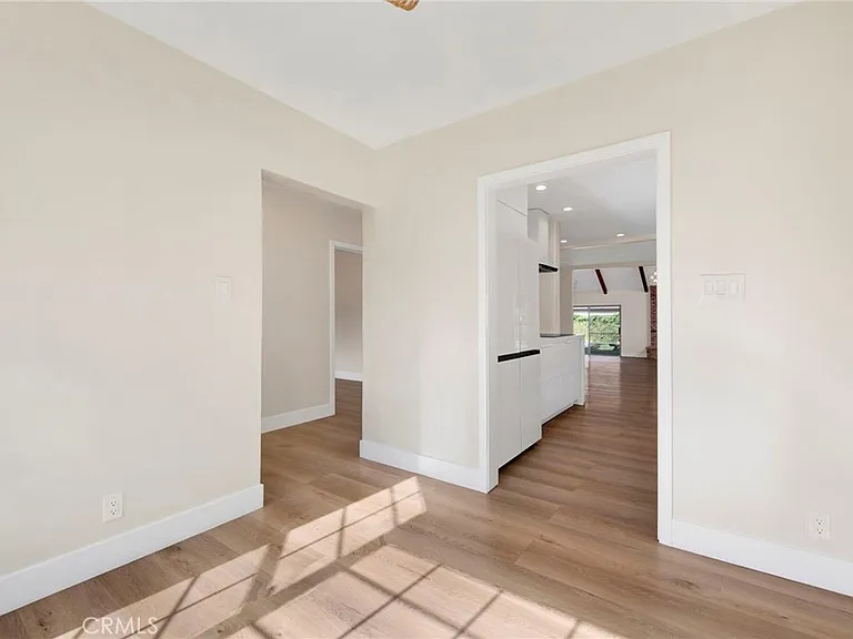 1432 N Catalina St — Photo 5